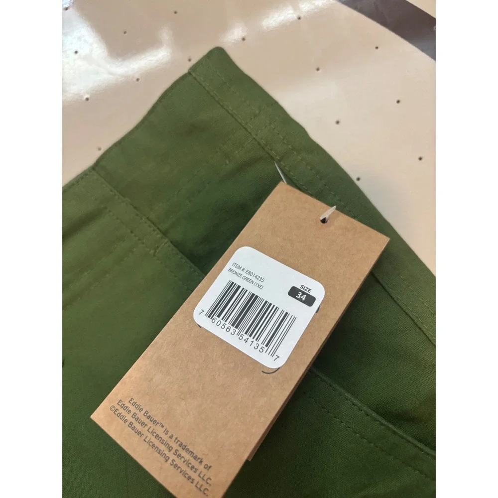 811 Eddie Bauer Mens Cargo Shorts Green Utility Size 34 NWT few string issues.
